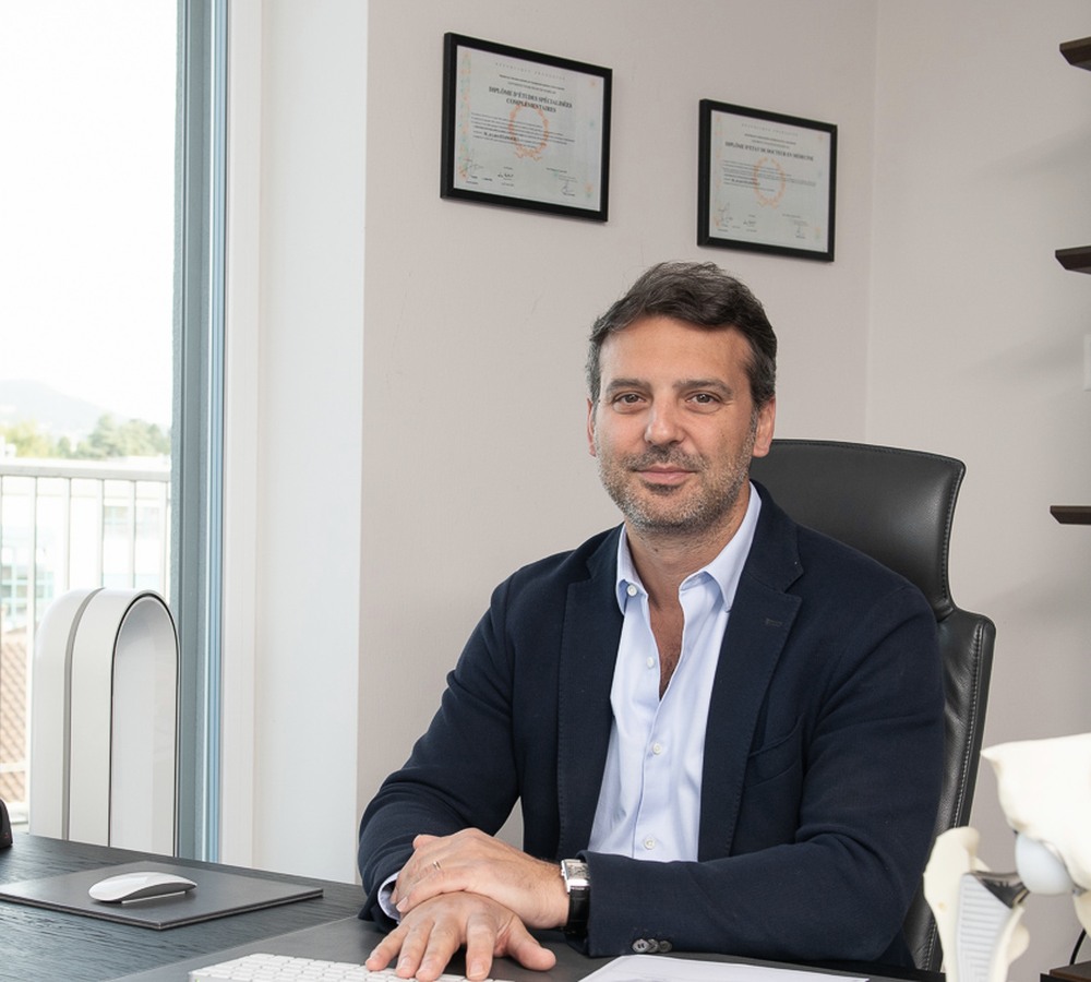Dr Julien Stanovici dans son cabinet à Clarens